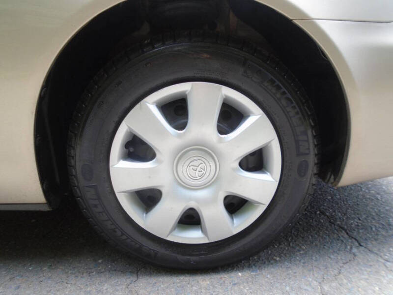 2004 Toyota Camry LE