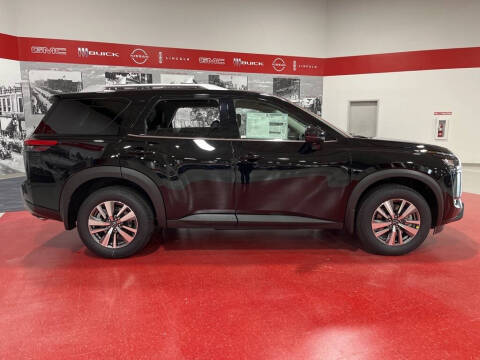 2025 Nissan Pathfinder SL