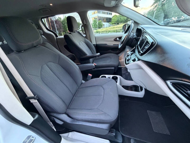 2018 Chrysler Pacifica LX