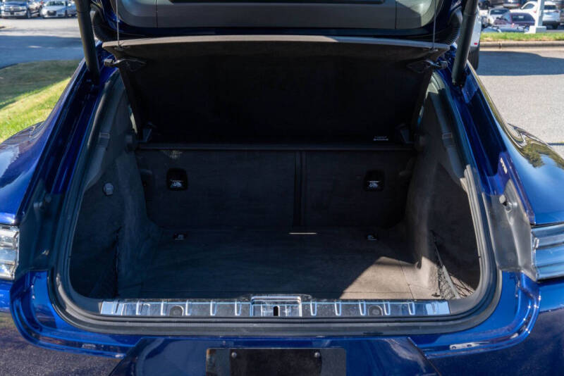 2023 Porsche Panamera Platinum Edition