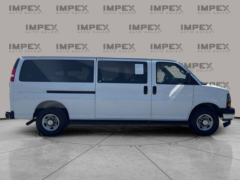 2025 Chevrolet Express LT 3500