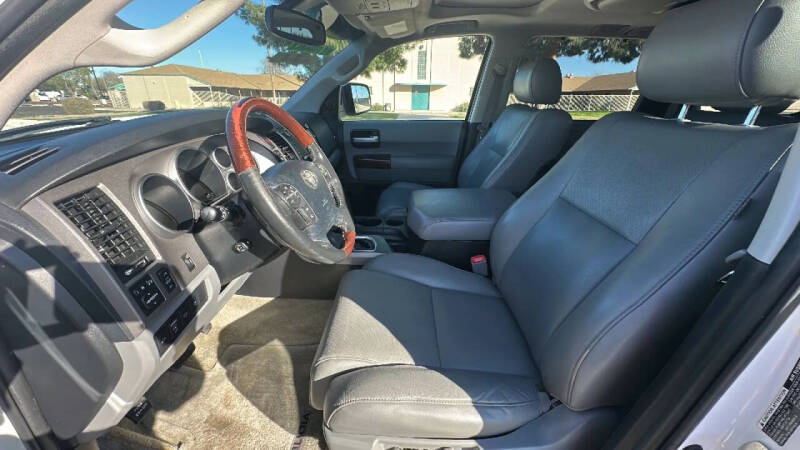 2011 Toyota Sequoia Platinum