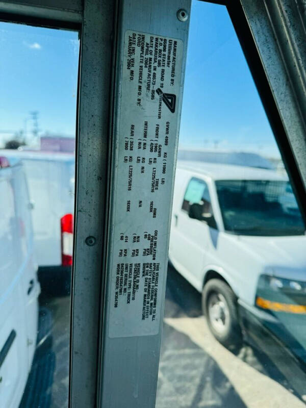 2004 Ford E-Series E-350 SD