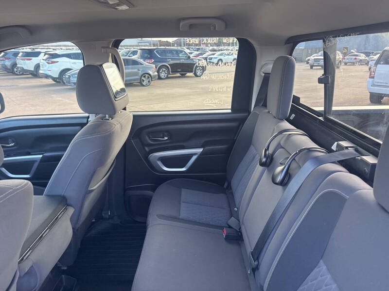 2021 Nissan Titan SV