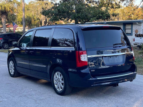 2016 Chrysler Town and Country Touring