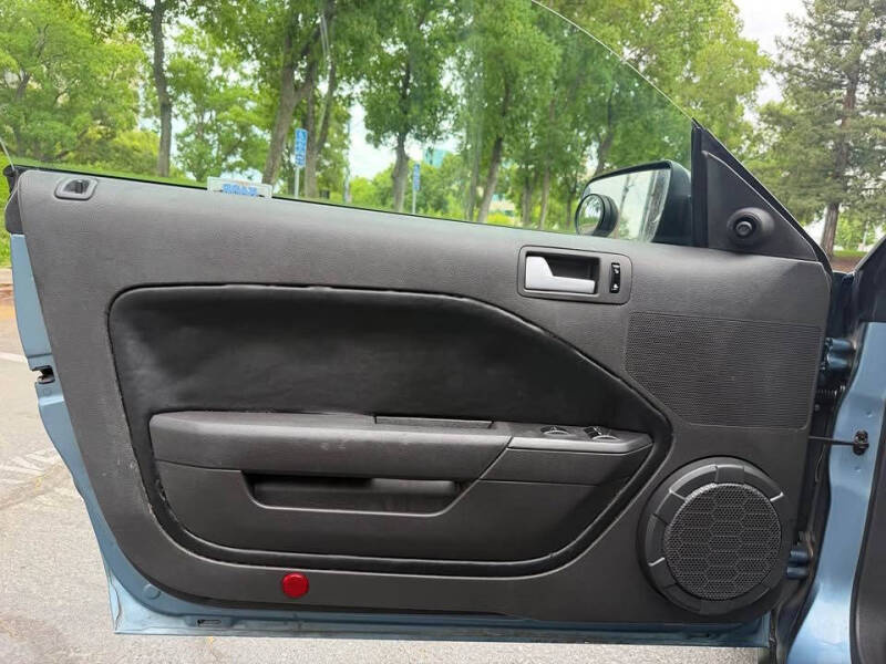 2005 Ford Mustang V6 Premium