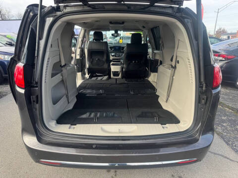 2017 Chrysler Pacifica Touring-L