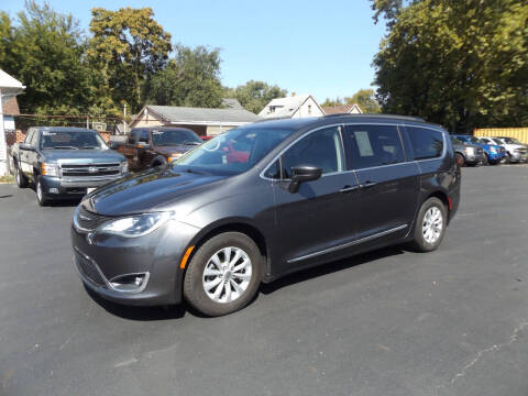 2017 Chrysler Pacifica Touring-L