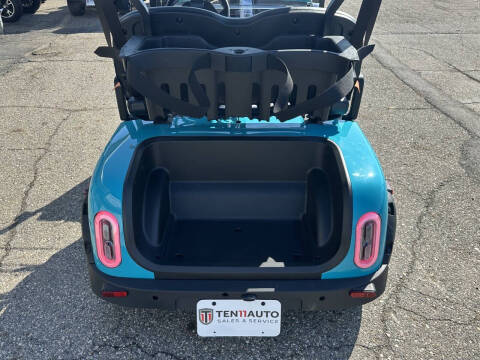 2026 Teko EV Trophy Lite Lithium golfer
