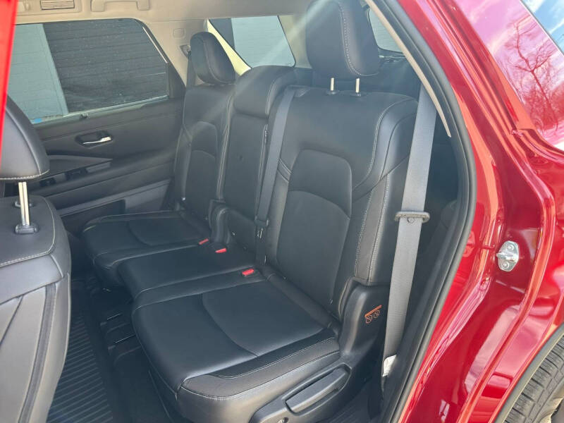 2023 Nissan Pathfinder SL