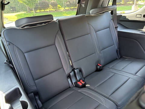 2025 GMC Yukon Elevation