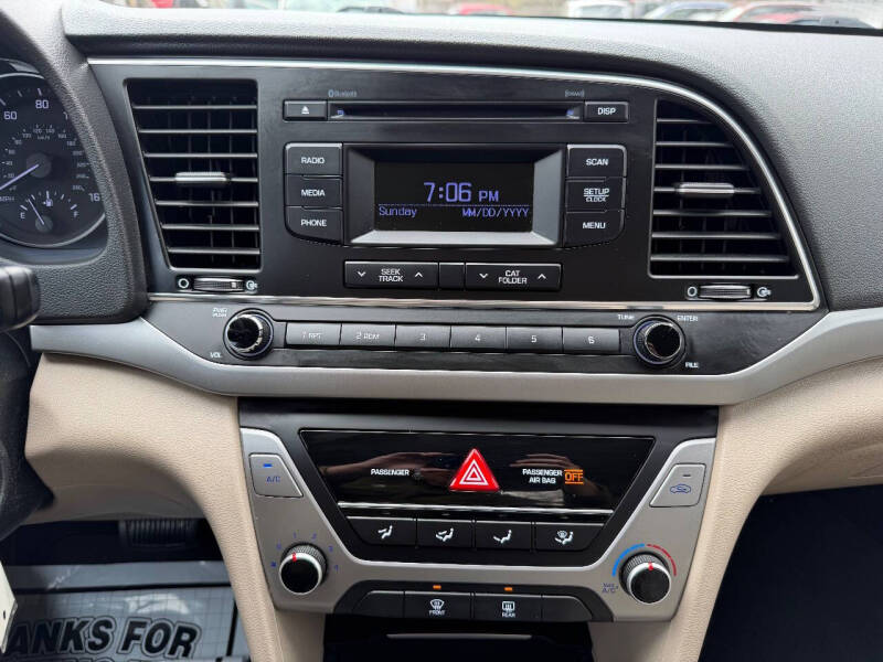 2017 Hyundai Elantra SE