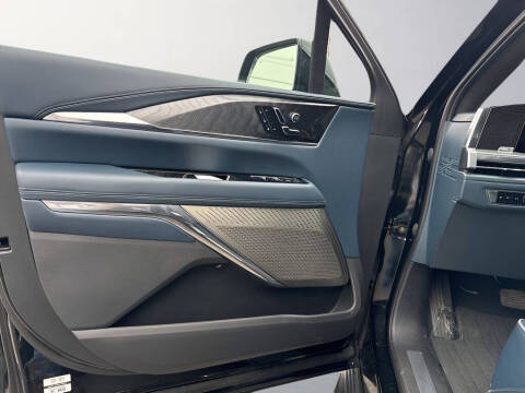 2025 Cadillac Escalade IQ Luxury 2