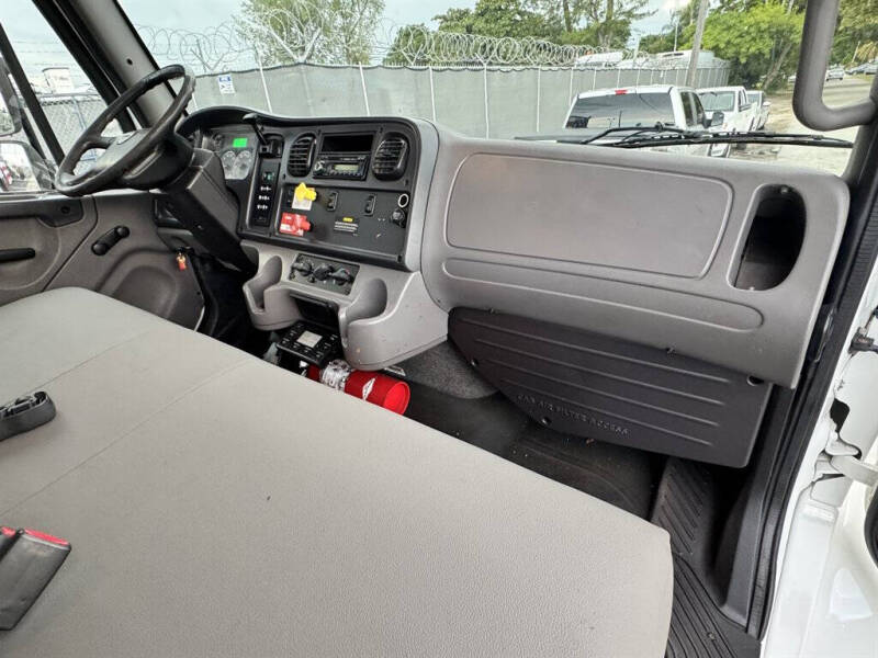 2017 Freightliner M2 106