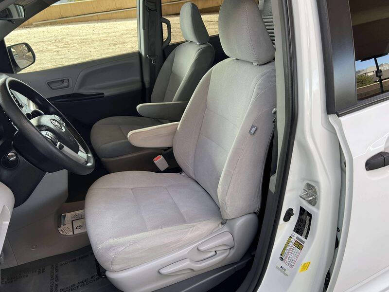 2019 Toyota Sienna L 7-Passenger