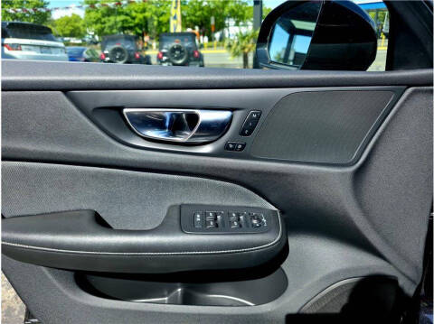 2024 Volvo S60 B5 Plus Black Edition