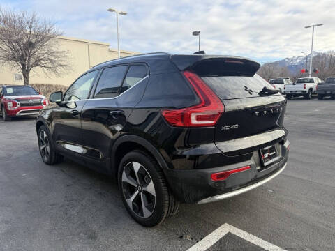 2025 Volvo XC40 B5 Plus Bright Theme