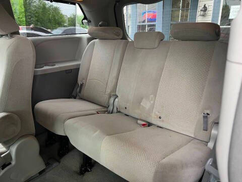 2012 Toyota Sienna LE 7-Passenger