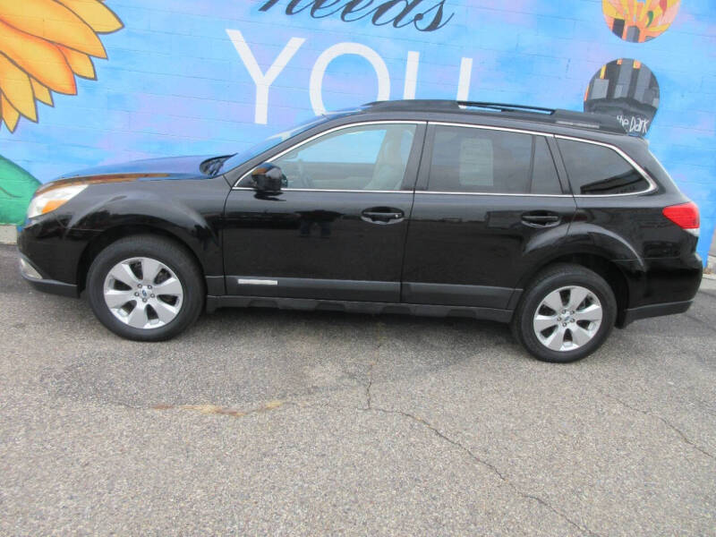 2011 Subaru Outback I Limited photo 2