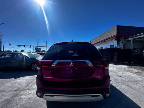 2020 Mitsubishi Outlander SE