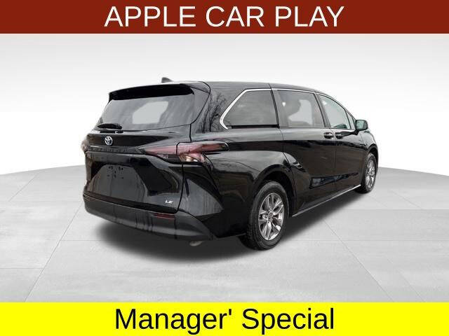 2025 Toyota Sienna LE 8-Passenger