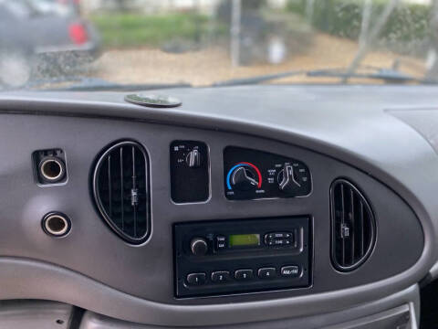 2004 Ford E-Series E-350 SD