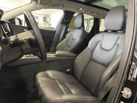 2024 Volvo XC60 Recharge T8 Plus Dark Theme