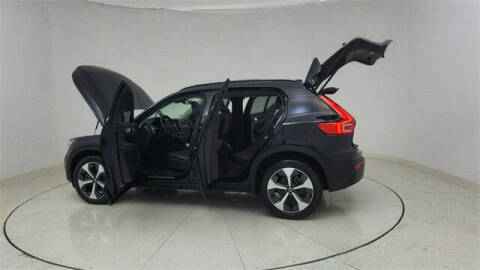 2024 Volvo XC40 B5 Plus Dark Theme