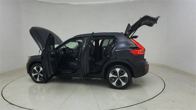 2024 Volvo XC40 B5 Plus Dark Theme