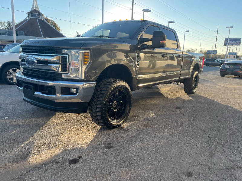 2019 Ford F-250 Super Duty XLT photo 3