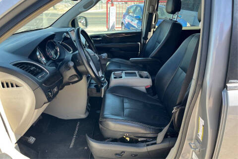 2014 Chrysler Town and Country Touring