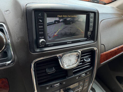 2013 Chrysler Town and Country Touring
