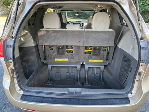 2013 Toyota Sienna LE 7-Passenger