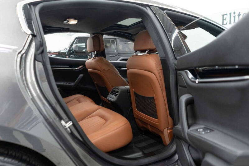 2022 Maserati Ghibli Modena Q4