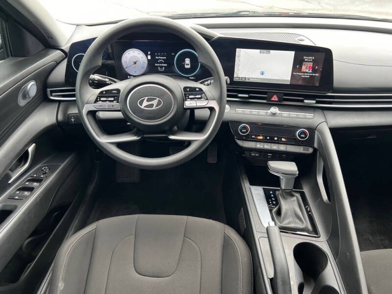 Used 2024 Hyundai Elantra SEL with VIN KMHLM4DG5RU838882 for sale in Wood River, IL