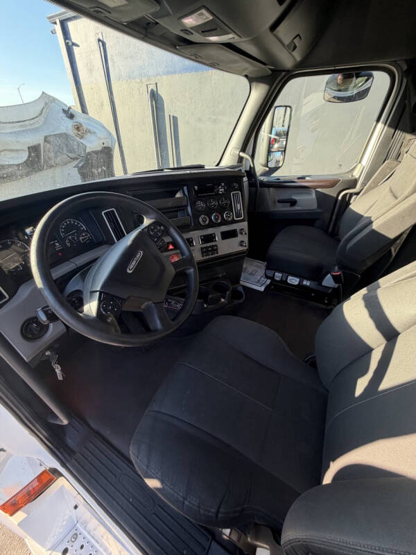 2022 Freightliner Cascadia