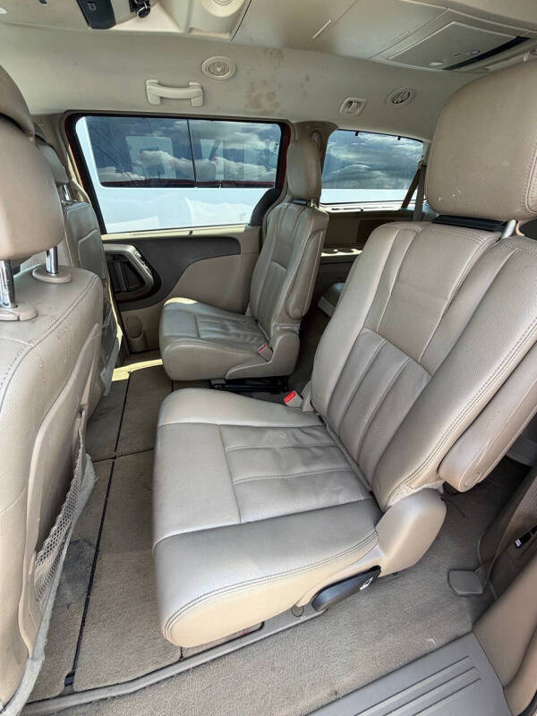 2014 Chrysler Town and Country Touring-L