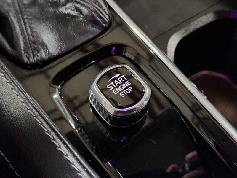 2022 Volvo XC90 T6 Inscription 6-Passenger