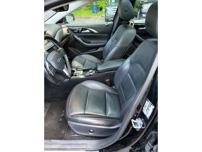 2018 Infiniti QX30 Essential