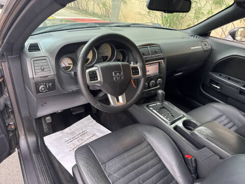 2013 Dodge Challenger SXT Plus