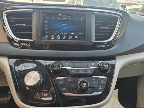 2020 Chrysler Voyager LXi