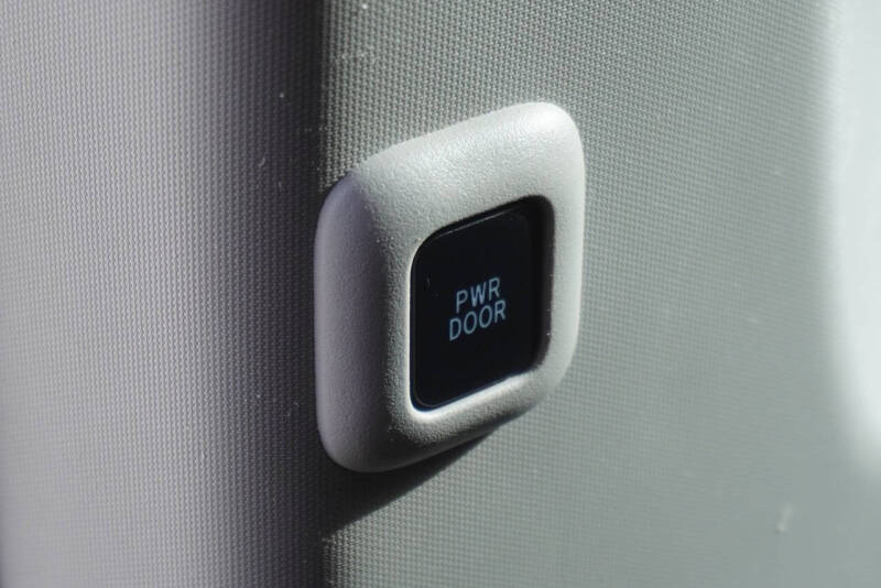 2020 Toyota Sienna SE 8-Passenger