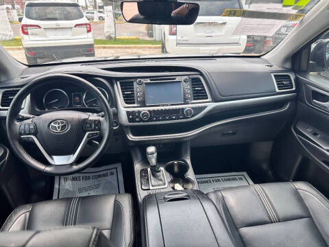 2017 Toyota Highlander SE