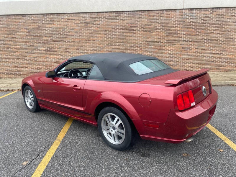 2005 Ford Mustang GT Deluxe photo 3