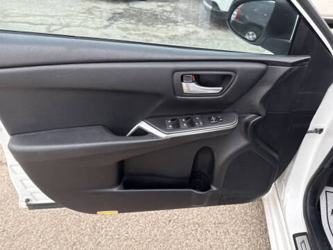 2016 Toyota Camry SE