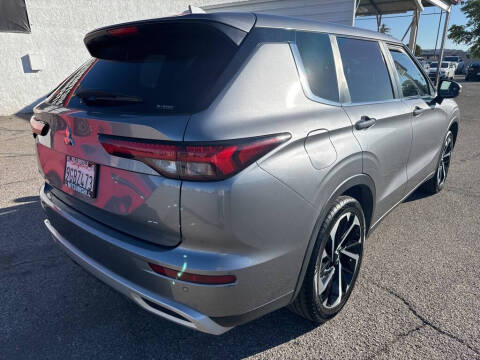 2023 Mitsubishi Outlander SE