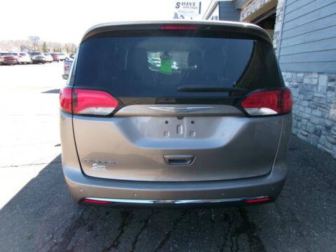 2017 Chrysler Pacifica Touring-L Plus