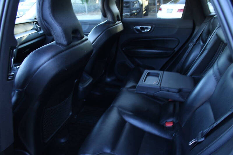 2019 Volvo XC60 T5 Momentum