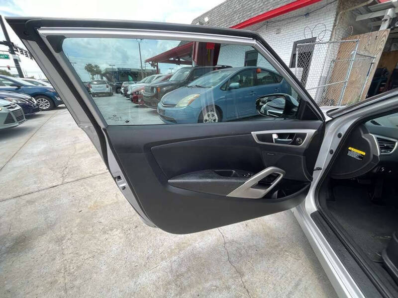 2017 Hyundai Veloster Value Edition