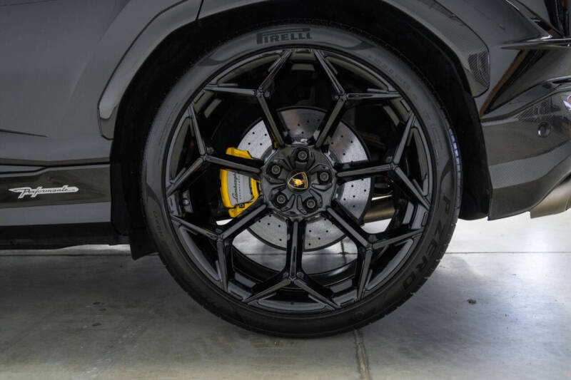 2023 Lamborghini Urus Performante